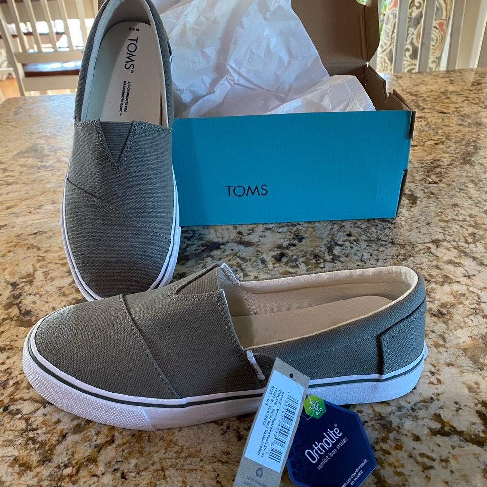 NWT grey TOMS!!